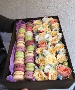 Mixed Roses & Macroon Box Combination